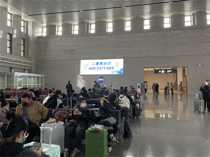 安陽(yáng)高鐵站廣告